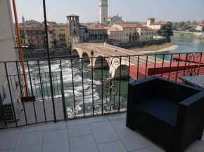 Гостиница Theater Verona Luxury Apartment  Верона